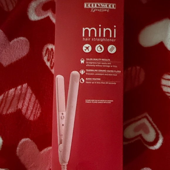 CLAIRES Pink Heart Embellished Bag with Accessories - Picture 3 of 7